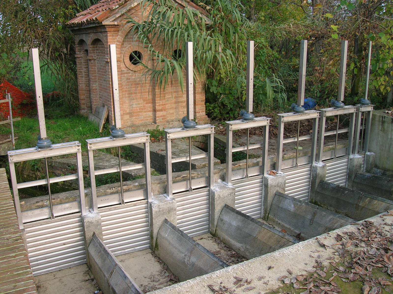 סגרי קיר ותעלה 